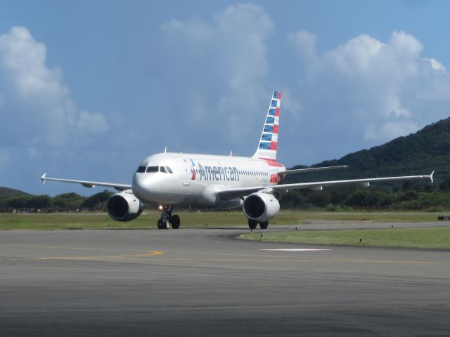 Airbus A319 (N702UW)