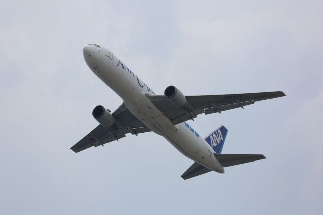 BOEING 767-300 (JA8323)