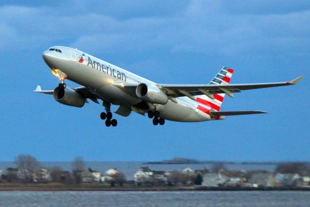 Airbus A330-200 (N292AY) - AA 714 departing in the early evening to Philadelphia