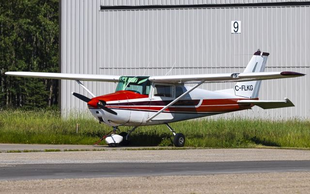 Cessna Skyhawk (C-FLKG)