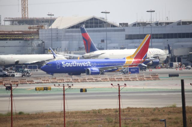 Boeing 737 MAX 8 (N8815L)