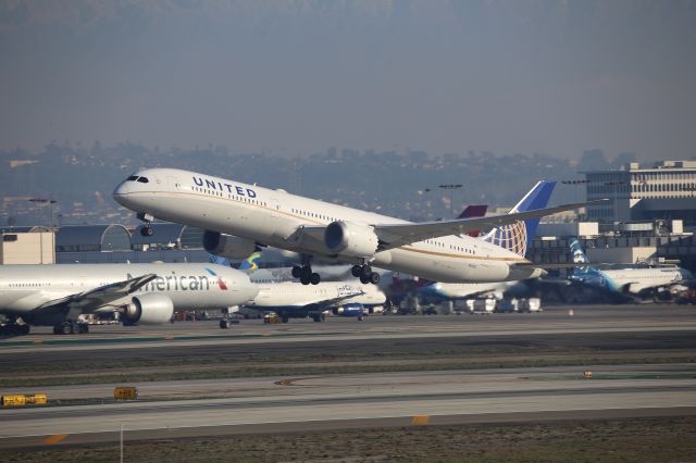 BOEING 787-10 Dreamliner (N12003)