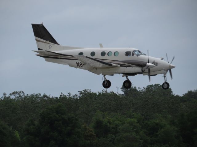 Beechcraft King Air 90 (N990LS)