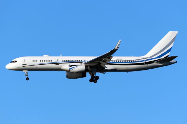 Boeing 757-200 (N801DM)