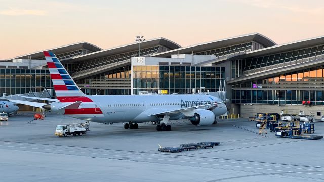 Boeing 787-9 Dreamliner (N827AN) - Airplane at the gate at the International Terminal of LAX.