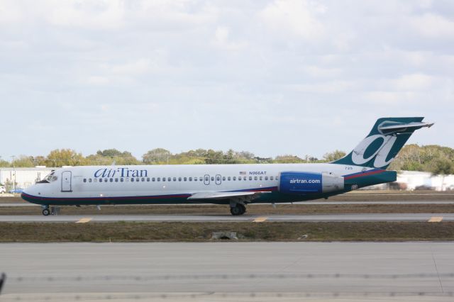 Boeing 717-200 (N966AT) - AirTran Flight 696 (N966AT) arrives at Sarasota-Bradenton International Airport following a flight from Hartsfield-Jackson Atlanta International Airport