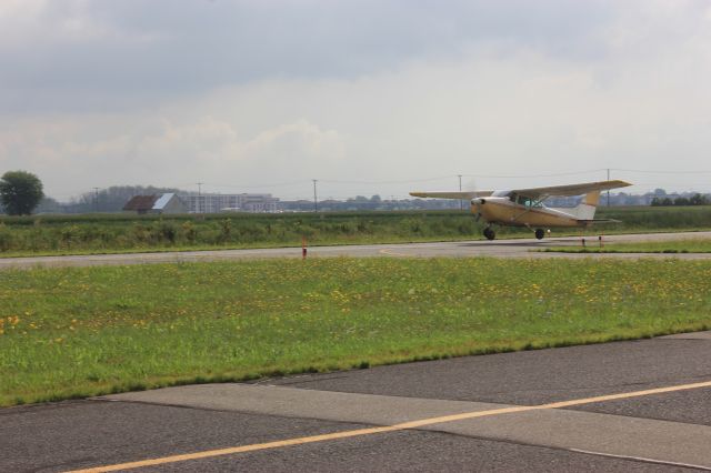 Cessna Skylane (C-GNEA) - Cessna 172M Skyhawk C-GNEA décollage piste 33 à Laéroport de St-Mathieu-de-Beloeil CSB3 09-08-2018.