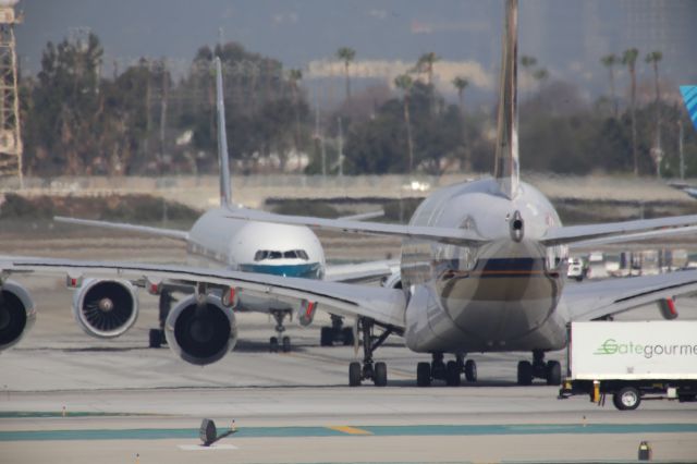 Airbus A380-800 (9V-SKS)