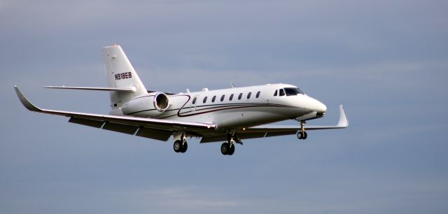 Cessna Citation Sovereign (N918EB) - About to touch down is this 2012 Cessna 680 Citation Soverign in the Autumn of 2023.