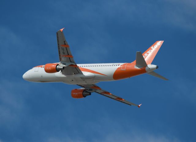 Airbus A320 (HB-JZZ) - TAKING OFF WITH WIND OF COMPONENT SOUTH