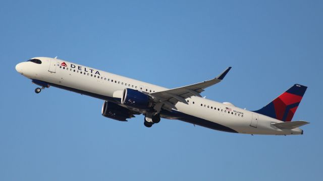 Airbus A321neo (N528DE) - As DAL456 on the way to LIH on 20231004.