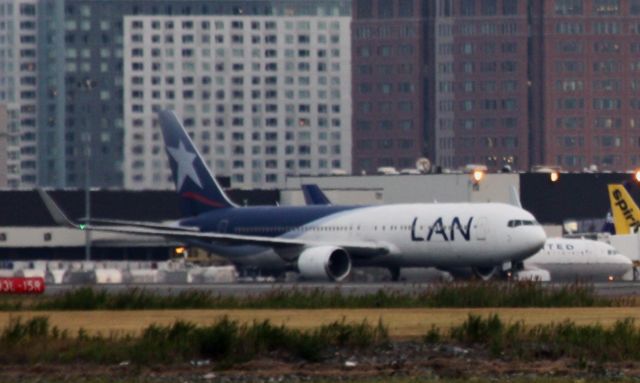 BOEING 767-300 (CC-CZT) - JFK weather diversion on 07/25/16