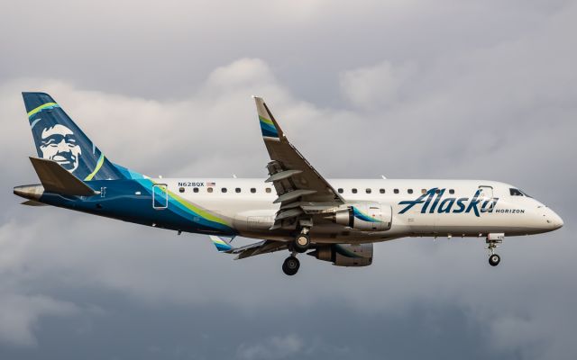 EMBRAER 175 (long wing) (N628QX)