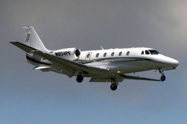 Cessna Citation Excel/XLS (N804PF) - Delta Private Jets Citation Excel on short finals for rwy 10L on 30-Apr-18 visiting on a round trip from KPDK as DPJ804.