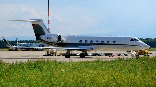 — — - D-ABMW         Gulfstream G550  -  Graz  -  Jul 01, 2016