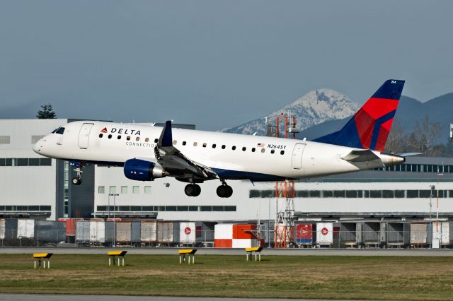 Embraer 175 (N264SY)