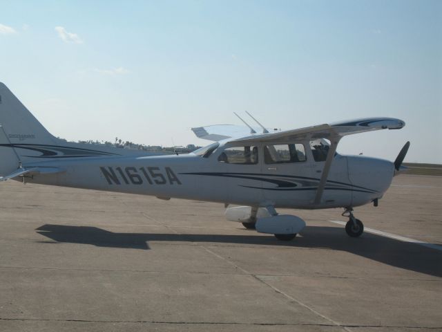 Cessna Skyhawk (N1615A)