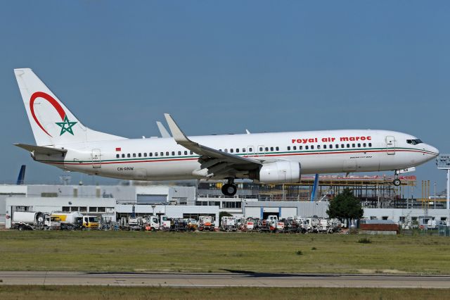 Boeing 737-700 (CN-RNW)