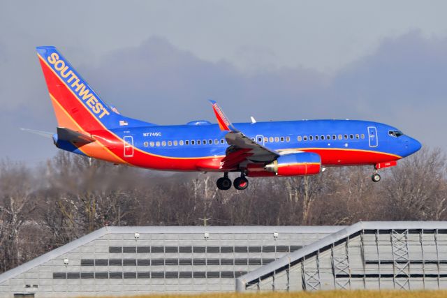 Boeing 737-700 (N7746C) - 5-L 01-03-22