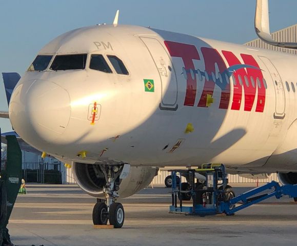 Airbus A321 (PT-XPM) - Last flight from MIA to Victorville, CA USA (CVC/KCVC) to be grouded (Jul 22 2020)