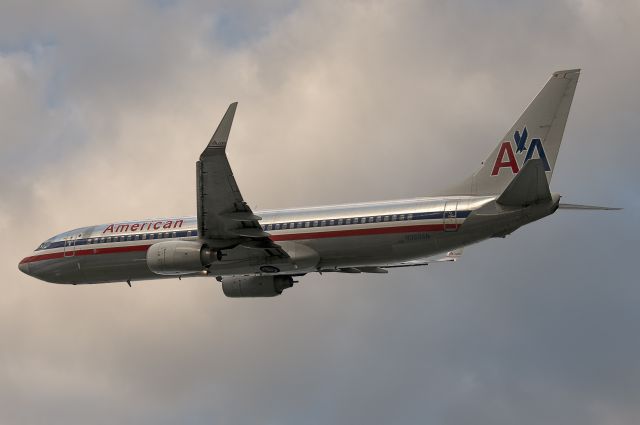 Boeing 737-800 (N969AN) - N969AN  Boeing  B737-823  AAL  KDCA  20121010 - At dusk with rain clouds moving in.