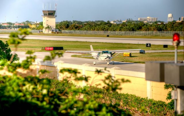 Cessna Skylane (N9575H) - Leaving Boca Raton, Florida