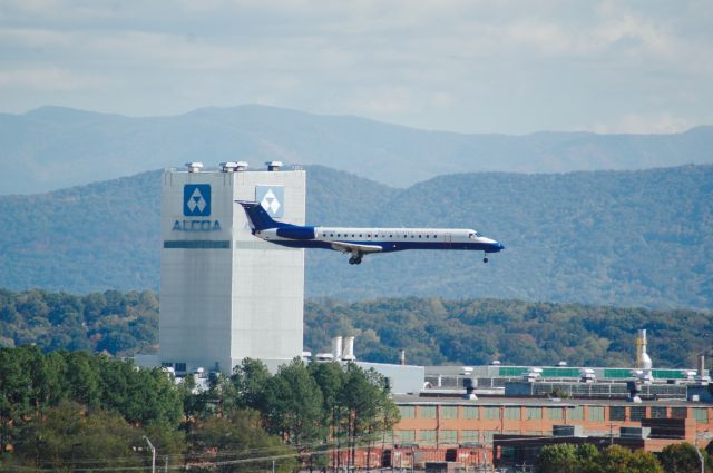 Embraer ERJ-145 (N812HK)