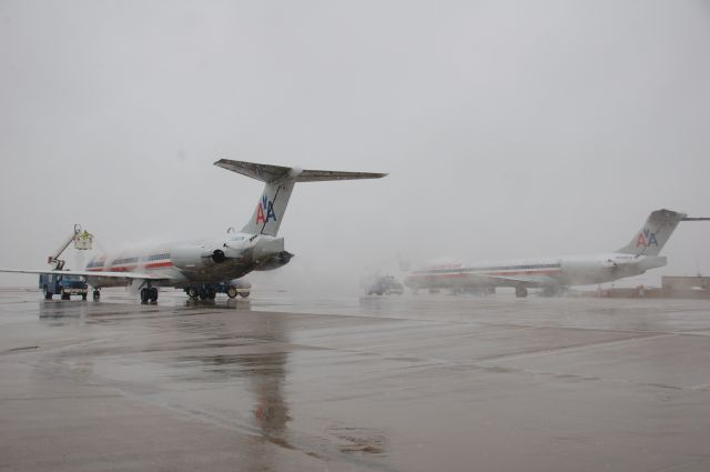 McDonnell Douglas MD-83 (N963TW) - Ready for take off on 17R but first a little deicing