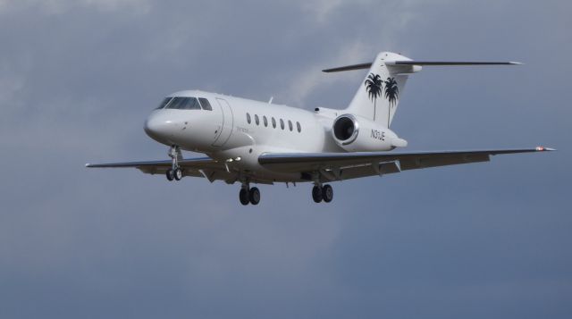 Hawker Beechcraft 4000 (N31JE) - On final is this 2009 Hawker-Beechcraft 4000 in the Winter of 2019. At one point Flight Log recorded a speed of 710 mph at 41,000 feet and on descent 738 mph at 28,600 feet. Glad it slowed for a few photos.