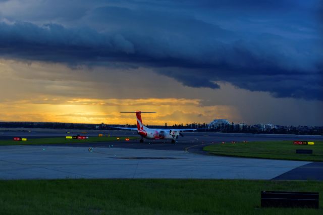 de Havilland Dash 8-400 (VH-LQL)