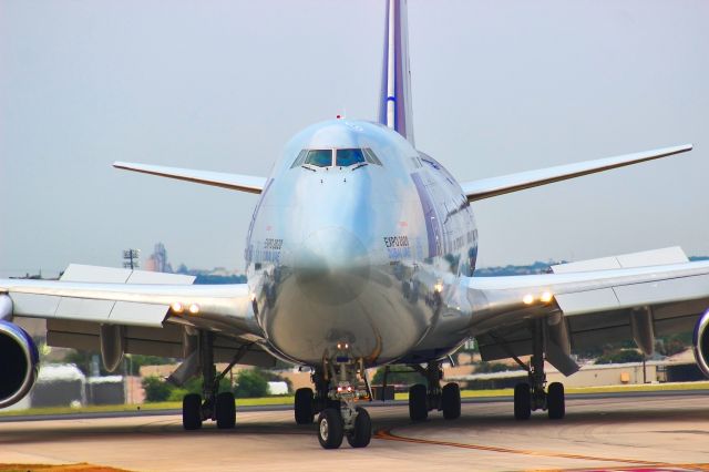 Boeing 747-400 (N919CA)