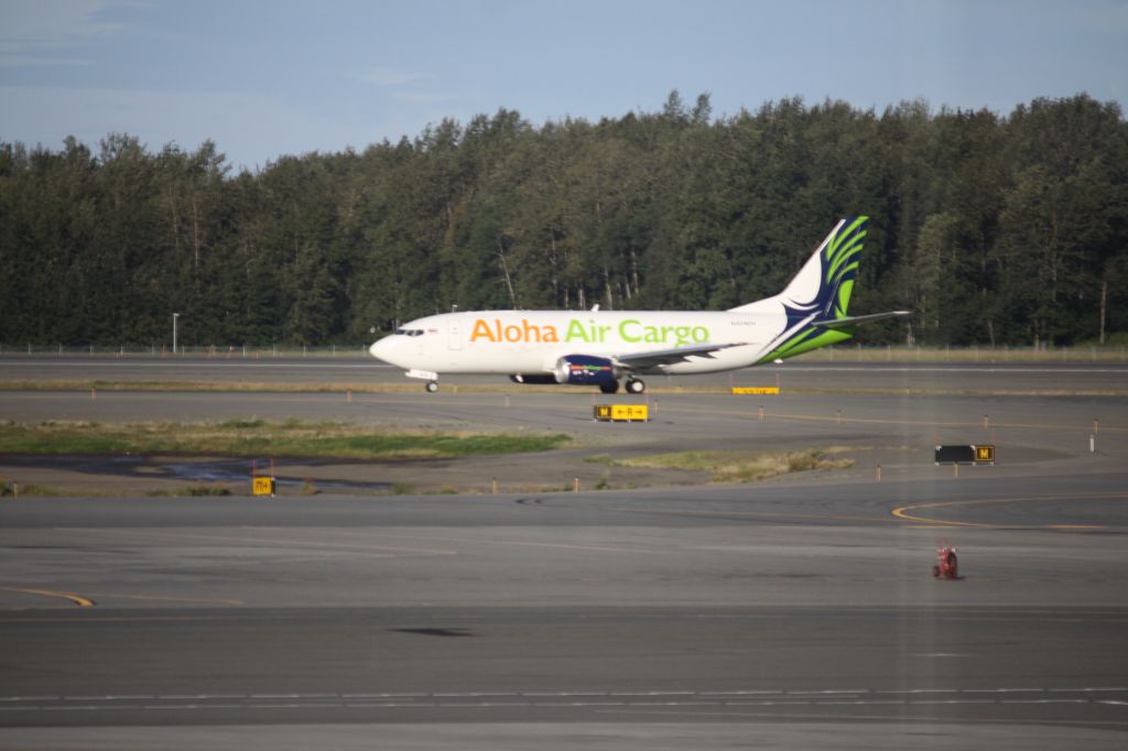 Photo of AAH Boeing 737-700 (N304KH) - FlightAware