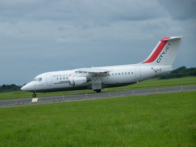 Avro Avroliner (RJ-85) (EI-RJZ) - EI-RJZ RJ 85 TRAINING AT SHANNON ON 30-08-2011