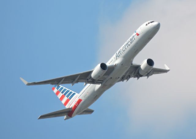 Boeing 757-200 (N194AA) - Just taking off in the fall of 2017.