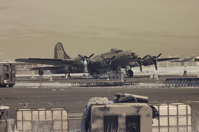 Boeing B-17 Flying Fortress (N93012)