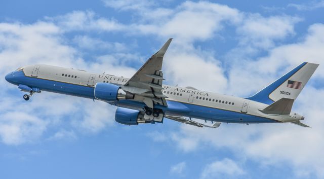 Boeing 757-200 (99-0004) - C-32 lifting off into the clouds.