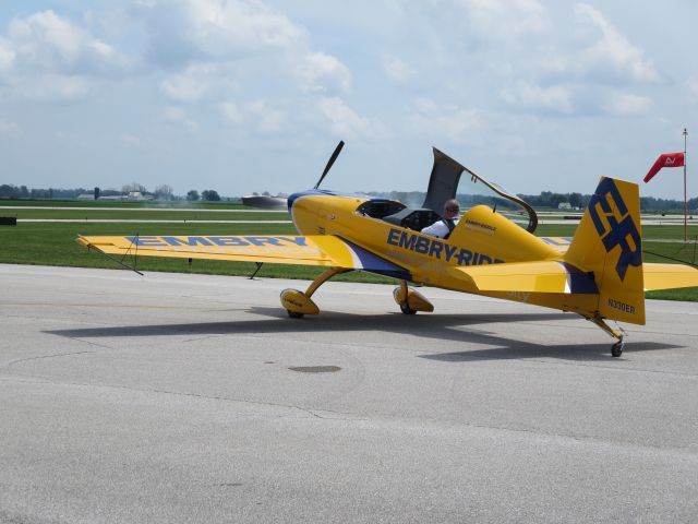 EXTRA EA-300 (N330ER) - Extra 330 @ Kokomo 2015 Matt Chapman