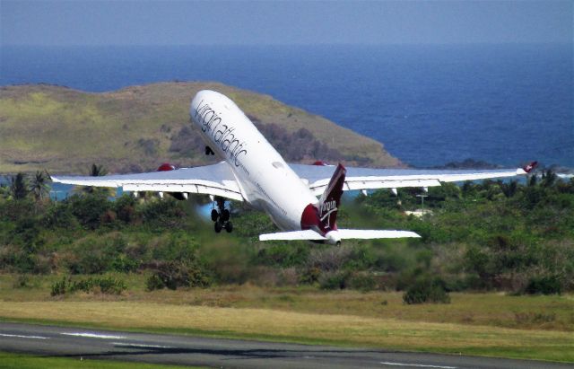 Airbus A330-300 (G-VLUV)