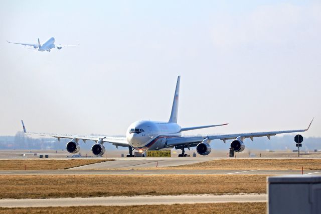 Ilyushin Il-96 (RA-96019)