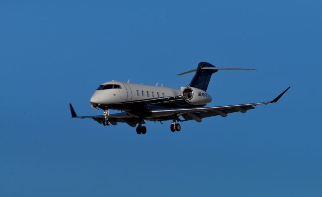 Bombardier Challenger 300 (N578FX) - phoenix sky harbor international airport 06MAR22