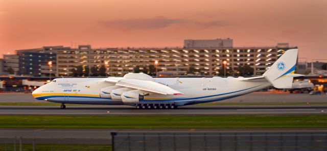 Antonov An-225 Mriya (UR-82060) - The Antonov 225 leaving Minneapolis International airport in July.