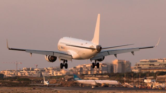 Embraer ERJ-190 (4X-EME)