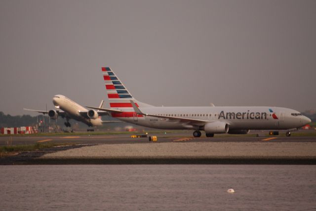 Boeing 737-800 (N938NN)