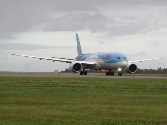 Boeing 787-9 Dreamliner (G-TUIK)