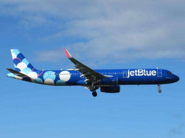 Airbus A321 (N972JT)