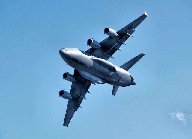 AETC23293 — - A USAF C-17 does a flyby over Ellington Field at the 2008 Wings Over Houston Airshow