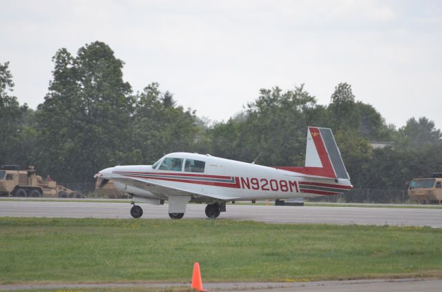 Mooney M-20 (N9208M) - AirVenture 2014, Mooney Caravan mass arrival