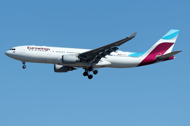 Airbus A330-200 (D-AXGB) - Eurowings 186 arriving from Cologne