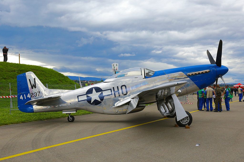 North American P-51 Mustang (41-4237)