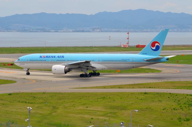 Boeing 777-200 (HL7751) - Airline: Korean Airlines (KE/KAL); Airport: Kansai International Airport (KIX/RJBB); Camera: Nikon D7000; Date: 4 July 2012